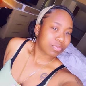 Meet your Posher, Monique